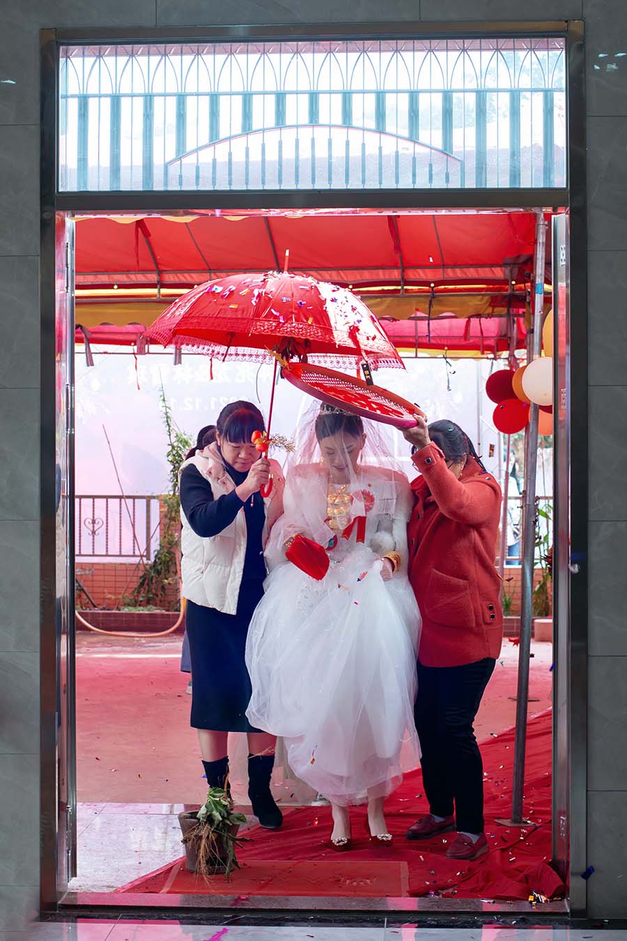 惠阳婚礼跟拍-新娘进门.jpg